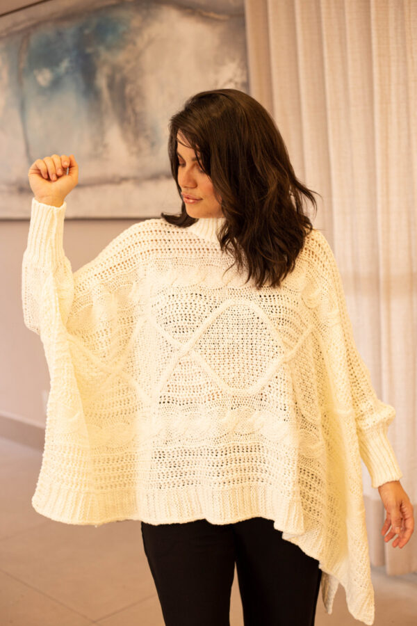 poncho-liz-cor-branco-stepe-moda-feminina-roupas